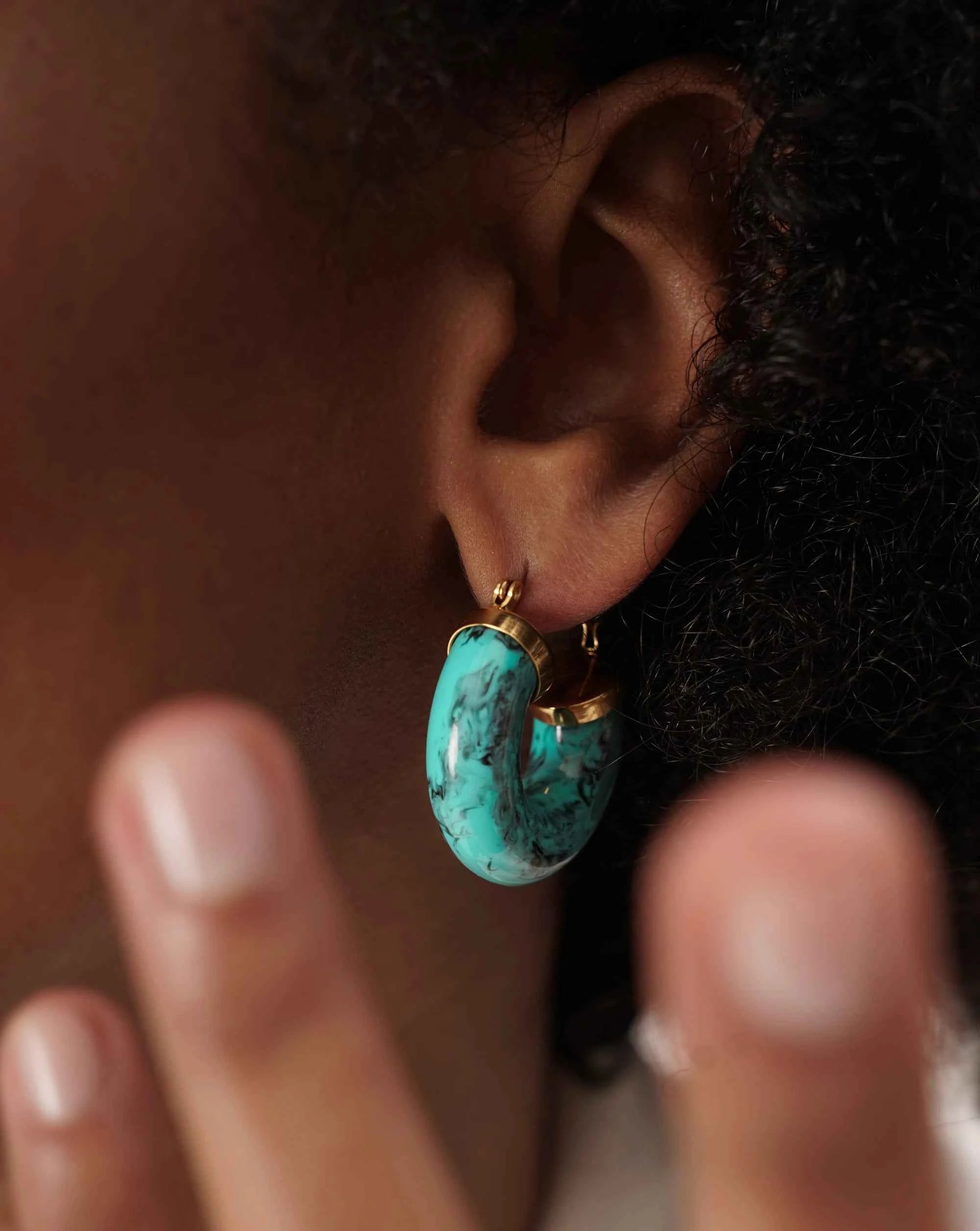 ORECCHINI A CERCHIO COLORATI SAMUI - KOH Gioielli ORECCHINI A CERCHIO COLORATI SAMUI - KOH Gioielli